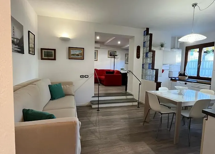 San Gaggio With Patio 아파트 *